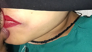 Muslim ladki ke rasile hotho ko chusa - kissing video