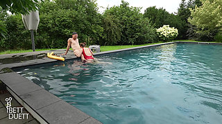 First Pool Fuck on Vacation!!