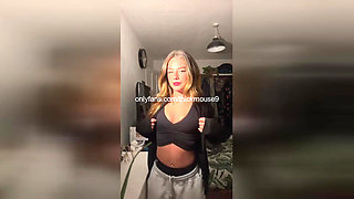 18 Year Old Accidental Pussy Leak on IG Livestream