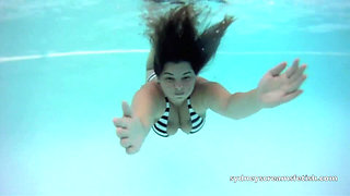 Underwater Puffy Cheeks & Open Eyes