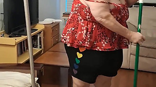 Sweeping Big Beauty Nurse Vicki Decides to Weigh Herself