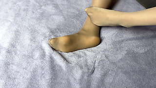 Secretary in Nylon Pantyhose Loves Her Long Legs