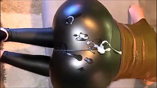 ses ejacs sur mon joli cul