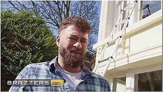 - Horny Homeowner Kayla Wild Gets Caught Masturbating & Fucked By Two Pervy Window Washers