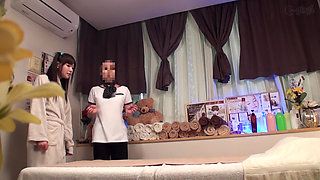 Discovered Footage Inside of a Beauty Salon -3