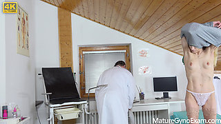 Vaginal Temperature Measurement of Hot Skinny Mature Gwen Cortez