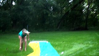 Blonde amateur girl outdoor action with cumshot