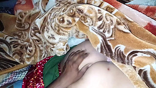 Today, brother-in-law romances his sister-in-law in a blanket, sobbing is taking my love.