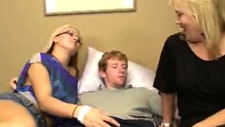 Milf Roberta catches daughter JC Simpson and decides to