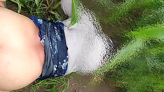 Brother-in-law took his sister-in-law to his farm and made his sister-in-law in the open forest and is grabbing the sister-in-law's fat ass, tearing the sister-in-law's pussy